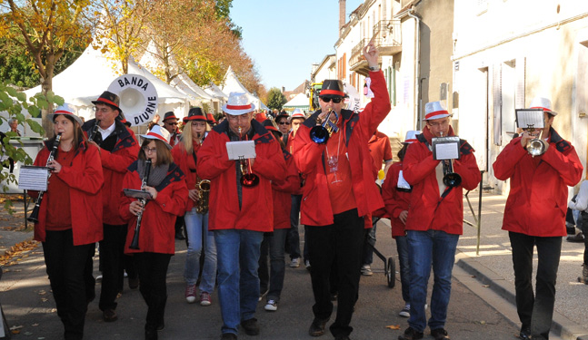 Défilé dans les rues de Chablis 
                