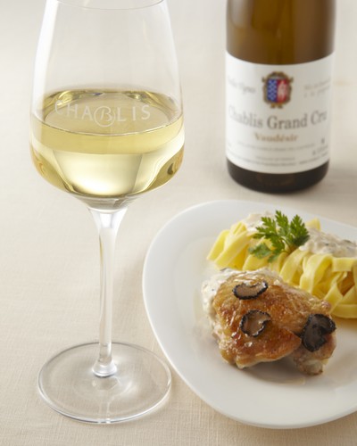 Creamy chicken fricassée and truffles with Chablis Grand Cru /Chablis/Bourgogne/
