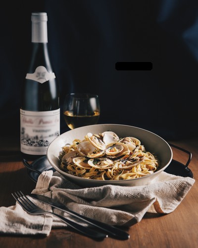 Spaghetti Alle Vongole and Chablis Premier Cru