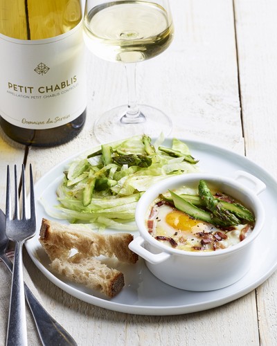 Baked eggs, asparagus, Soumaintrain and Petit Chablis