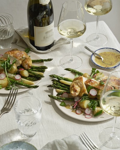 Crispy chicken with asparagus and Chablis Premier cru