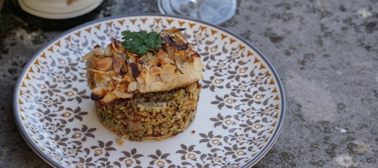 Almond-crusted hake fillet and quinoa pilaf with almonds and Chablis
